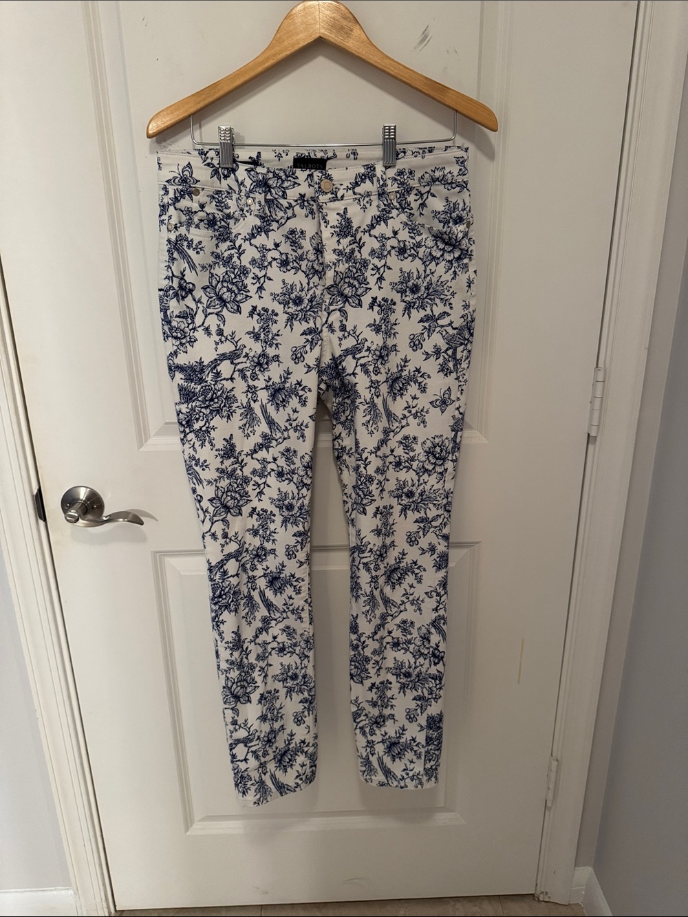 Talbots White Skinny Jeans with Blue Floral Print